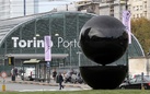 Una scultura di Armando Testa alla stazione di Porta Susa