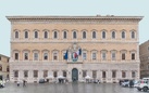 La facciata di Palazzo Farnese ritrova i suoi colori dopo il restauro