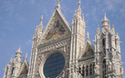 A Siena si passeggia tra le guglie della cattedrale