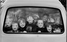 Elliott Erwitt. Fifty kids