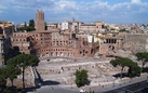 A Roma due pini monumentali espongono a rischio di crolli i Mercati di Traiano