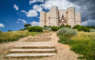 Viaggi d'arte - I misteri di Castel del Monte, il fiore di pietra voluto in Puglia da Federico II